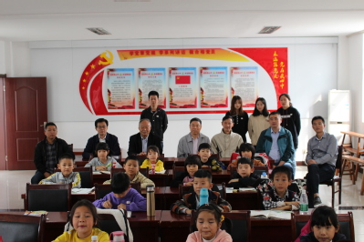 关工委老同志听“晓课堂” 关工委老同志听“晓课堂”